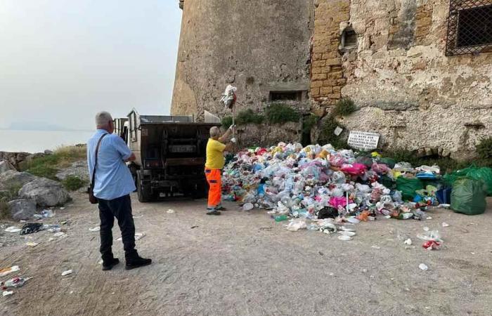 Palermo, illegal zurückgelassener Müll: Der Strand von Vergine Maria wurde aufgeräumt