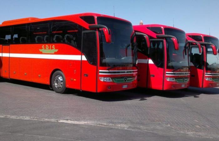 Der neue städtische Transportdienst, der dem Unternehmen Sais anvertraut wurde, hat begonnen. Seit heute Morgen ist die Flotte von acht Bussen in Modica unterwegs