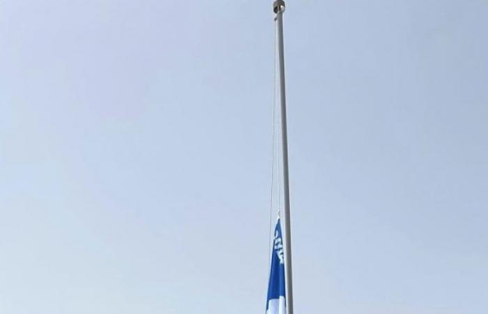 Modica, die Blaue Flagge wird entlang der Küste gehisst
