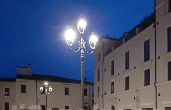 L’Aquila, Piazza Chiarino wird enthüllt