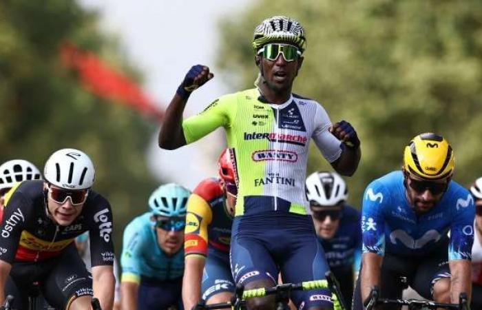 Tour de France: Historischer Sieg für den eritreischen Fahrer Girmay. Der Ecuadorianer Carapaz holt sich das Gelbe Trikot