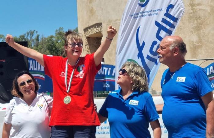 Giulia Bisi wiederholt sich: Sie gewinnt die paralympische Schwimmetappe in Oristano und fliegt ins Finale