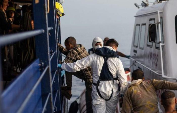 Das Schiff „Emergency and Humanity 1“ bringt insgesamt 230 Migranten von Bord. 280 im Lampedusa-Hotspot