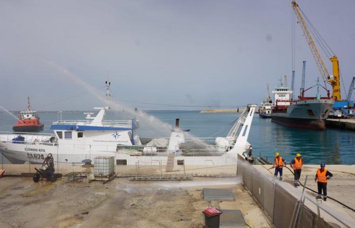 Eine simulierte Explosion im Hafen von Pozzallo: Brandschutzübung