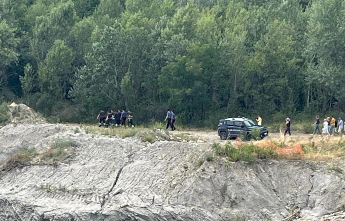 Die Leiche des 19-Jährigen, der in San Polo verschwand und ertrank, wurde am Parma-Ufer der Enza gefunden. FOTOS & VIDEOS