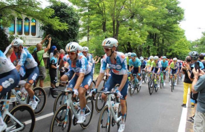 Girmay gewinnt die Turin-Etappe der Tour de France