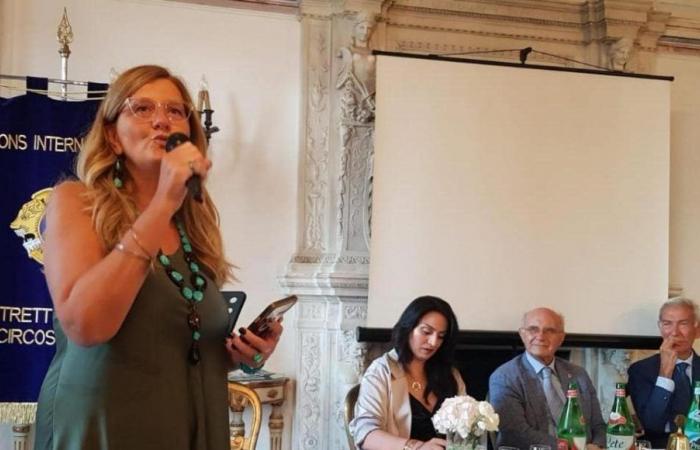 Rossella Fasulo, Gastgeberin des Lions Club Napoli, wurde als Präsidentin bestätigt