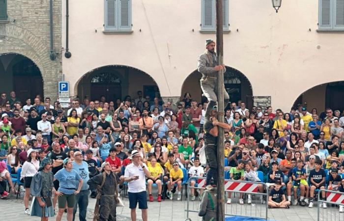 Bobbio, Tausende für den Palio der Bezirke. Alcarina gewinnt zum ersten Mal