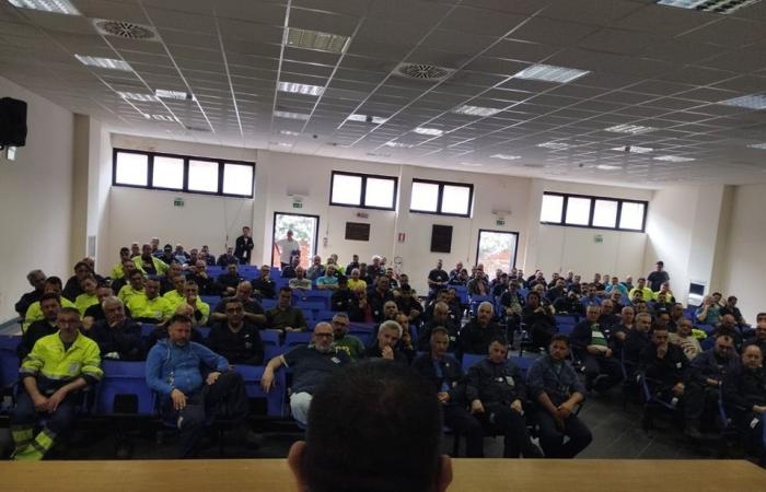Ehemalige Ilva von Taranto. Fünftausend Arbeitnehmer sind von Entlassungen bedroht