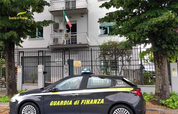 Guardia di Finanza von Carpi: Vermögenswerte im Wert von über 650.000 Euro von einem Unternehmer beschlagnahmt
