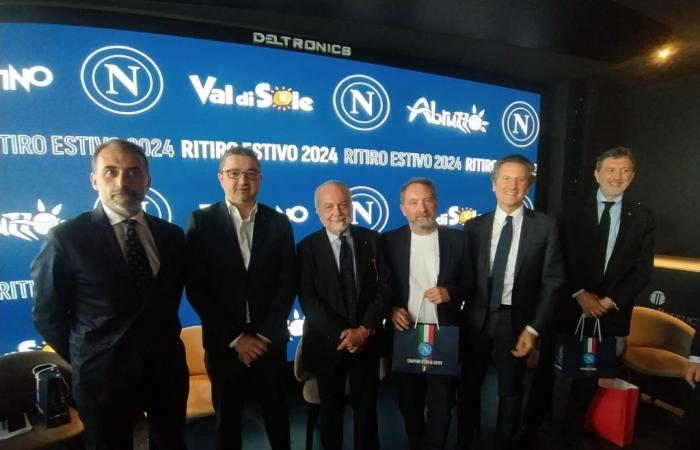 Calcio Napoli, Vorbereitungsurlaub in Dimaro Folgarida, elf Trainingstage, zwei Freundschaftsspiele und Veranstaltungen mit den Spielern