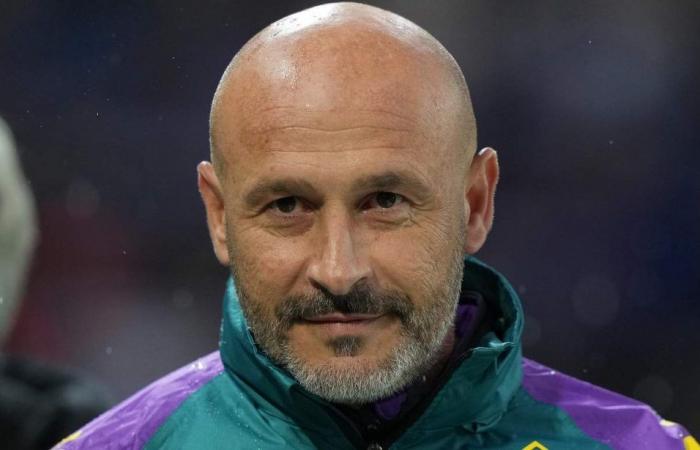 Bolognas Coup für die Champions League | Der ehemalige Inter-Spieler begrüßt seine Teamkollegen und wählt bei der Unterzeichnung Italienisch: 10 Millionen