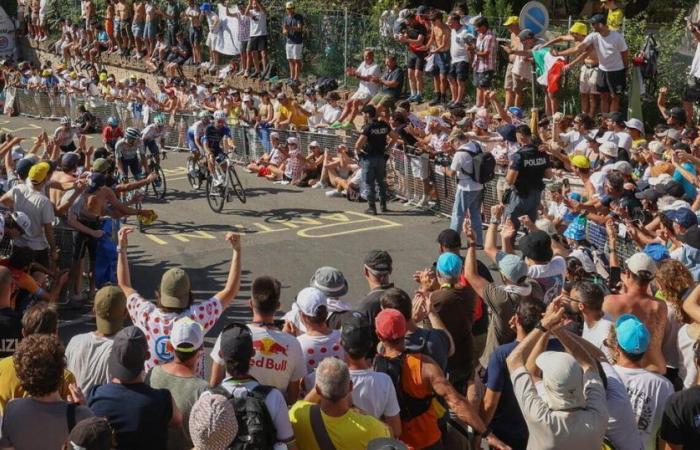 Das Spektakel der Tour de France in Italien gleicht einem riesigen Volksfest