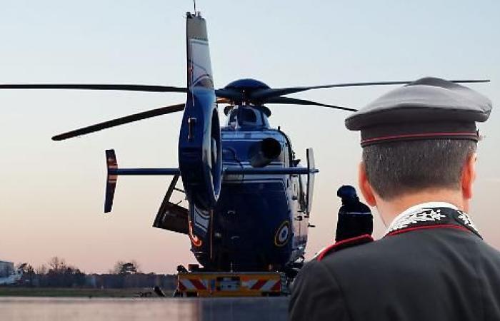 Schlechtes Wetter, prangert die Carabinieri-Gewerkschaft an: „Sie haben den Hubschrauber vom NEC in Volpiano weggenommen, sie mussten von Bergamo und Pisa abfliegen, um nach Canavese zu fliegen!“