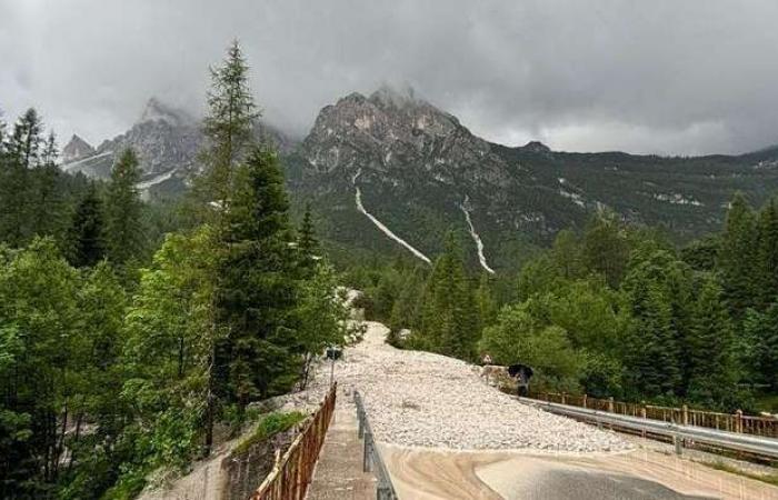 Dolomiten, gigantischer Erdrutsch am Duran-Pass: Straße von Felsbrocken verschlungen – Dolomiten