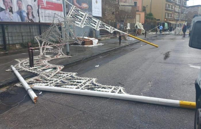 Sturm in Benevento, Lichter und Stände der Madonna delle Grazie wurden weggeschwemmt