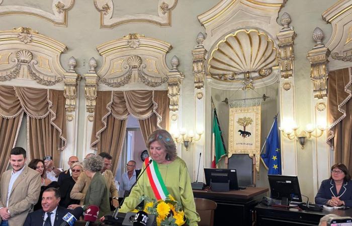 Lecce, das Ratsrätsel für Poli Bortone ist mit den Parteien gelöst: 6 Männer und 3 Frauen. Das Marti-Gebiet mit 9 Stadträten wartet auf seine Belohnung