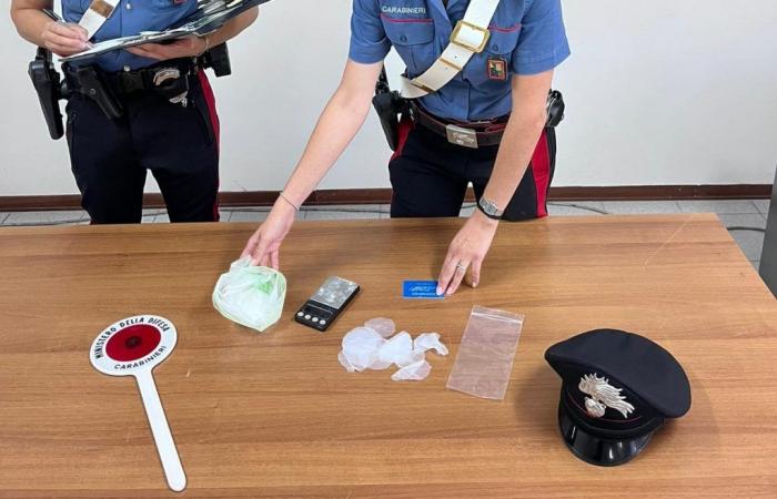 Unfall in Spoleto, Fahrer läuft weg: Er hatte 112 Gramm Kokain, festgenommen