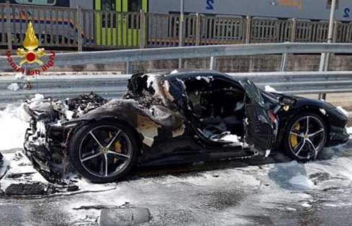 Brand in Mestre: Hybrid-Ferrari beim Transfer nach Cortina durch Feuer zerstört