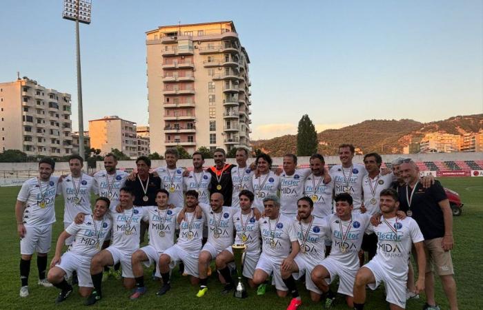 Italienische Medici-Meisterschaft, die Fußballmannschaft Trinacria Palermo triumphiert in Albanien