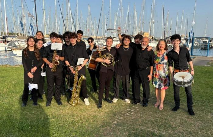 Offshore-Segelmeisterschaft in Brindisi, Abschluss im Namen der Musik mit dem „Durano“-Konzert
