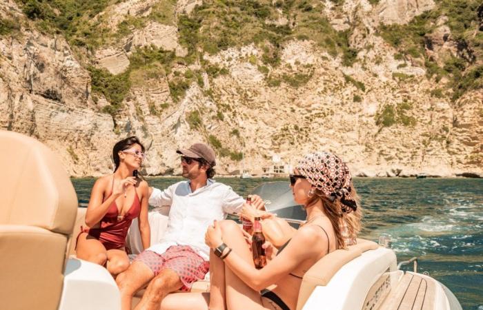 Neapel, High-End-Tourismus: Das Angebot wächst. Am Meer: Luxusboote, Buchungen haben sich in 5 Jahren verdreifacht