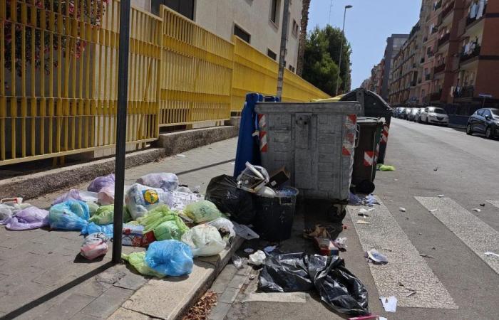In Bari sind die Mülleimer voll, die Bürger randalieren. Amiu: „Fahrzeuge wurden angehalten, weil radioaktiver Abfall weggeworfen wurde. Und es herrscht Personalmangel.“