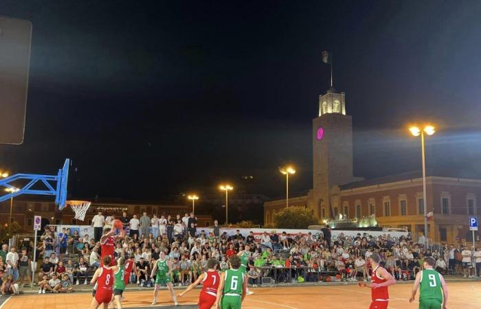 Basketball, gute Publikumsbeteiligung am Eröffnungstag des Latina-Turniers