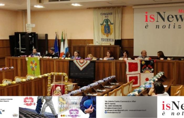 Viva Vittoria, von Agnone, die gestrickten Quadrate für die Isernia-Veranstaltung – isNews
