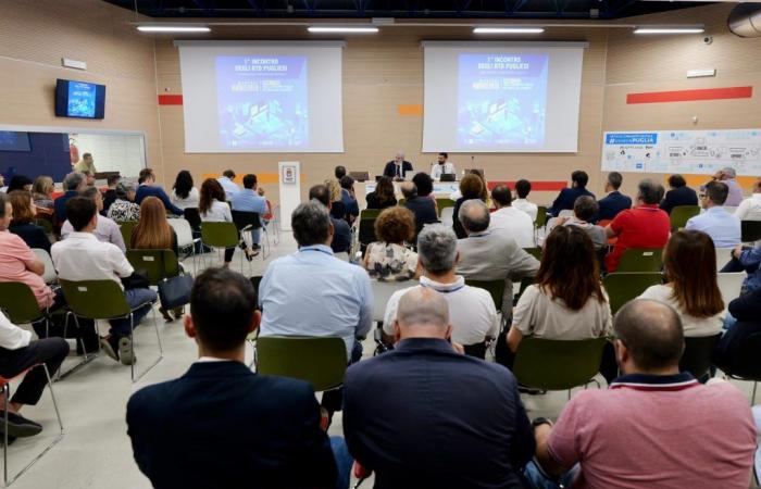 Apulien auf dem Weg zur Digitalisierung: Das Netzwerk der Verantwortlichen für den Übergang zu einer intelligenteren Zukunft trifft sich