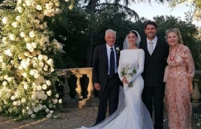 Mara Mosole, Francesco Mosers Partnerin, gibt ihr offizielles Familiendebüt bei der Hochzeit von Ignazio und Cecilia Rodriguez