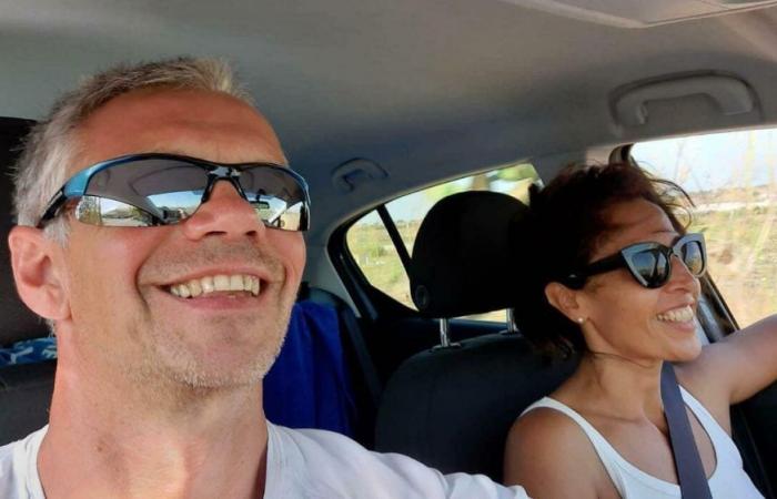 Im Bus ist kein Platz mehr, sie mieten einen Transporter und werden in einen Unfall verwickelt: Davide Baggio kommt in Ägypten ums Leben, seine Frau wird schwer verletzt