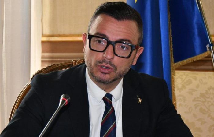 Ratspräsident Zattini denkt immer noch an Mezzacapo als Präsidenten