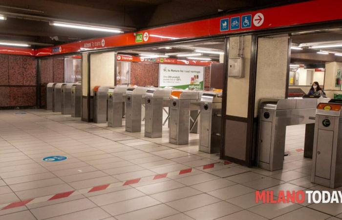 U-Bahn- und Zugfahrpläne in Mailand
