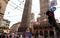 Bologna, der Plan, den Einsturz des Garisenda-Turms zu verhindern: „Bis 2024 mit den Pylonen des Pisa-Turms gesichert“