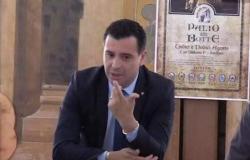 Avellino, der Kommissar, trifft nach der Suspendierung des Stadtrats ein