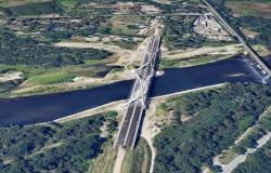 Vigevano, die Brücke über den Tessin, wurde nach 10 Jahren Arbeit und 50 Millionen Euro ohne Straßen eingeweiht