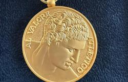 Die Goldmedaille für sportliche Tapferkeit wurde im Gedenken an Fabrizio Meoni verliehen
