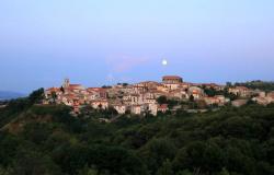 Die Dörfer in der Toskana und Umbrien, die Sie an den langen Wochenenden im April und Mai besuchen sollten