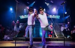Udine, das unverzichtbare The Blues Brothers Approved, ist auf der Bühne