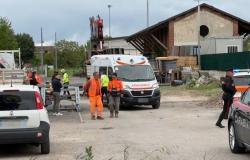 Piadena Drizzona: Arbeitsunfall am Bahnhof Piadena, Arbeiter von einer Spule erfasst