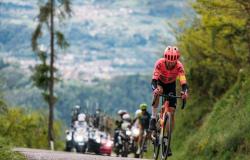 Simon Carr gewinnt die vierte Etappe der Tour of the Alps 2024