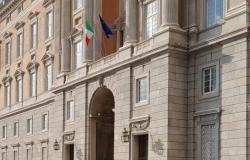 Caserta. Der Palast ist immer vom 24. April bis 6. Mai geöffnet