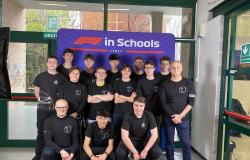 Iti Da Vinci im Finale von „F1 in School“ mit dem Gear Gurus-Team