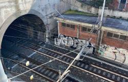 „Unbefugte auf den Gleisen“, der Zugverkehr zwischen Cogoleto und Savona wurde wieder aufgenommen: Verspätungen von bis zu 80 Minuten [AGG.]