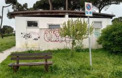 „Marina di Carrara, alle öffentlichen Toiletten geschlossen. Öffnen Sie mindestens eine”