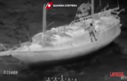 Reggio Calabria, spanischer Seemann, der tagelang auf See vermisst wurde, gerettet