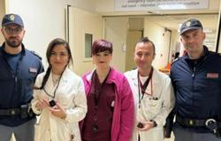 Ärzte und Krankenschwestern in der Notaufnahme von Foggia sind mit einem Gerät ausgestattet, um die Polizei zu rufen