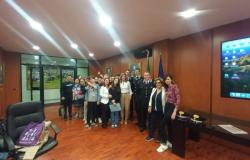 Studenten aus Mendicino besuchen die Präfektur und das Provinzkommando der Carabinieri von Cosenza