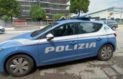 Vicenza, er erhält keinen Lohn und zerstört die Baustelle, auf der er arbeitet: Arbeiter wird von der Polizei angehalten